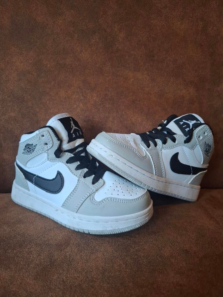 Nike Air Jordan Sneakers Maat 28, Kinderen en Baby's, Kinderkleding | Schoenen en Sokken, Jongen of Meisje, Schoenen, Ophalen of Verzenden