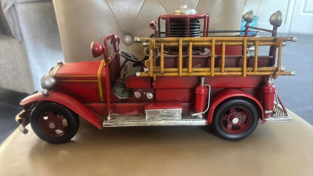 Oude metalen brandweerwagen  ., Ophalen of Verzenden, Zo goed als nieuw, Bus of Vrachtwagen, Overige merken