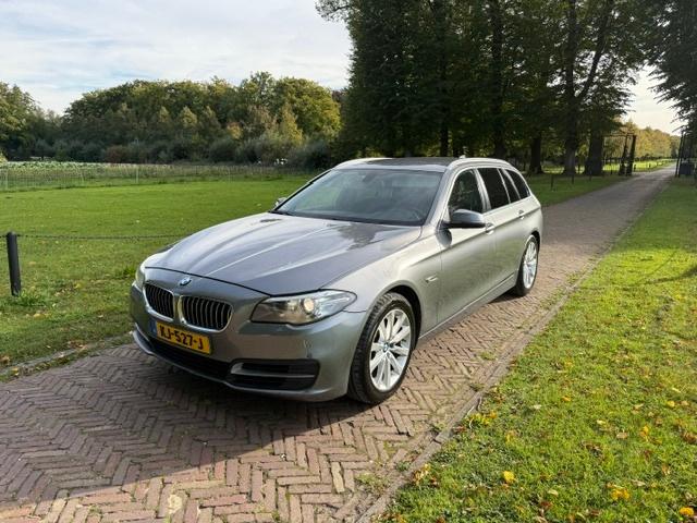 BMW 5-Serie 2.0 520D Touring AUT 2014 Grijs, Automaat, Achterwielaandrijving, 1995 cc, 2000 kg