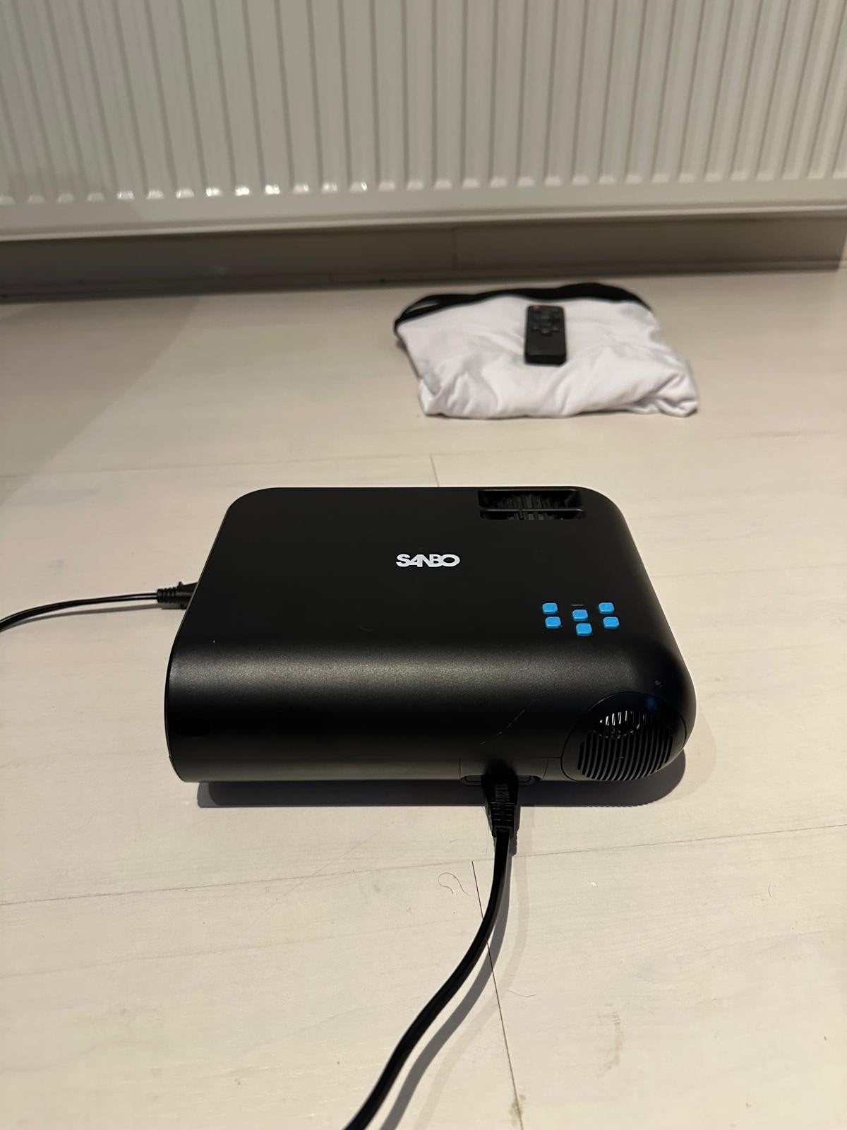 Sanbo beamer met projectie doek, Ophalen of Verzenden