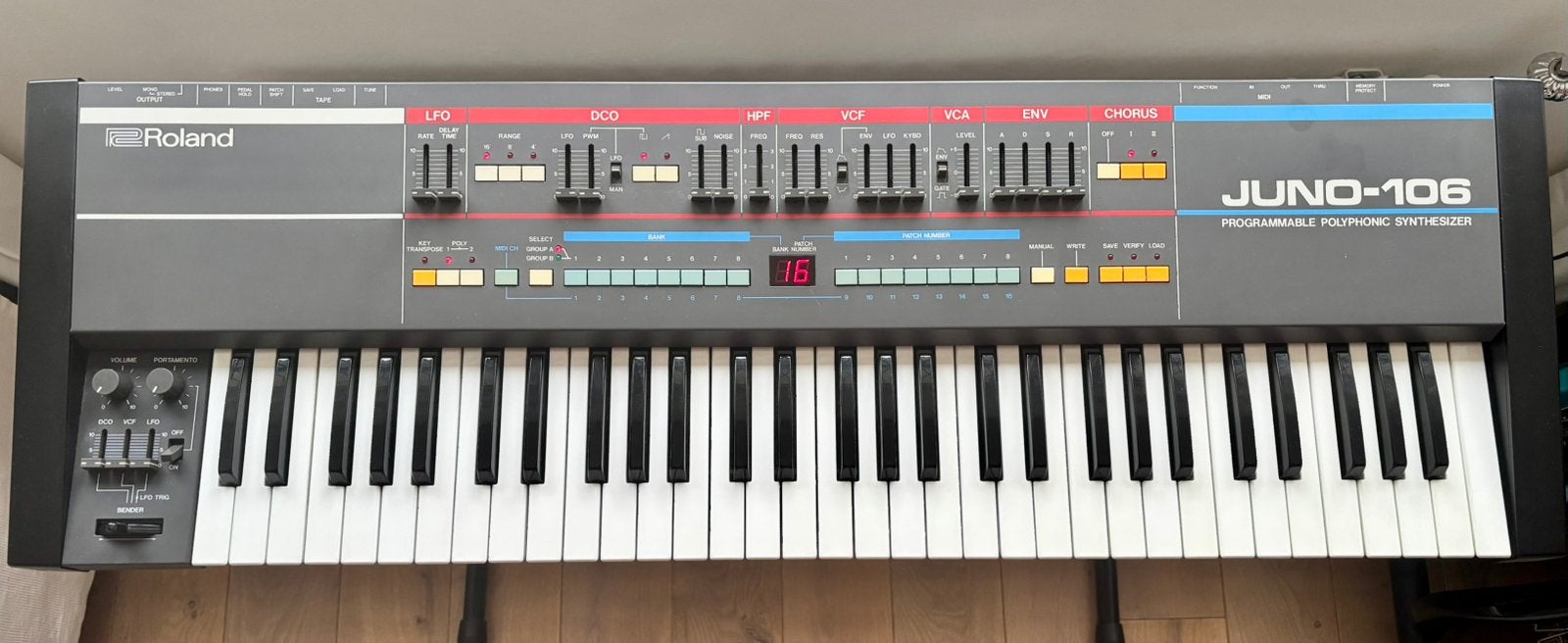 Roland Juno 106 in topstaat, 61 toetsen, Roland, Ophalen of Verzenden, Zo goed als nieuw