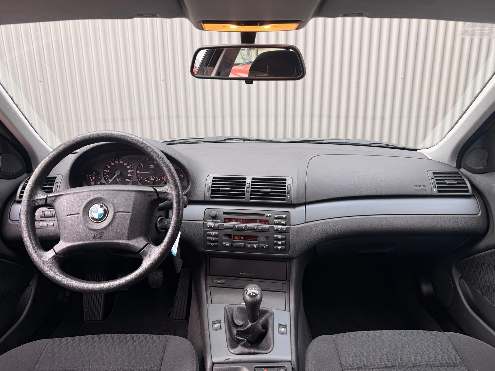 BMW 3-serie 318i Volledig onderhouden zeer nette conditie!, Achterwielaandrijving, Gebruikt, 4 cilinders, Verwarmde buitenspiegels