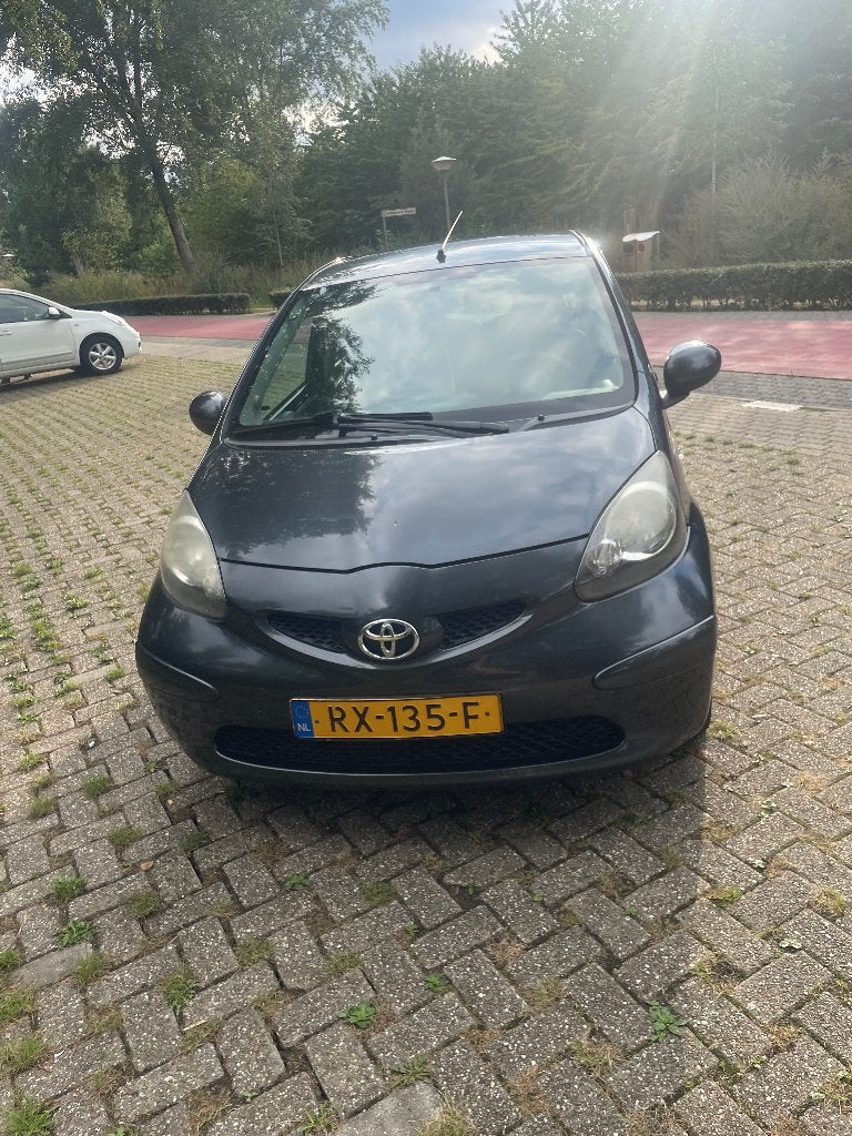 Toyota Aygo 1.0 12V Vvt-i 5DRS 2008 Grijs, Voorwielaandrijving, Stof, 4 stoelen, Handgeschakeld