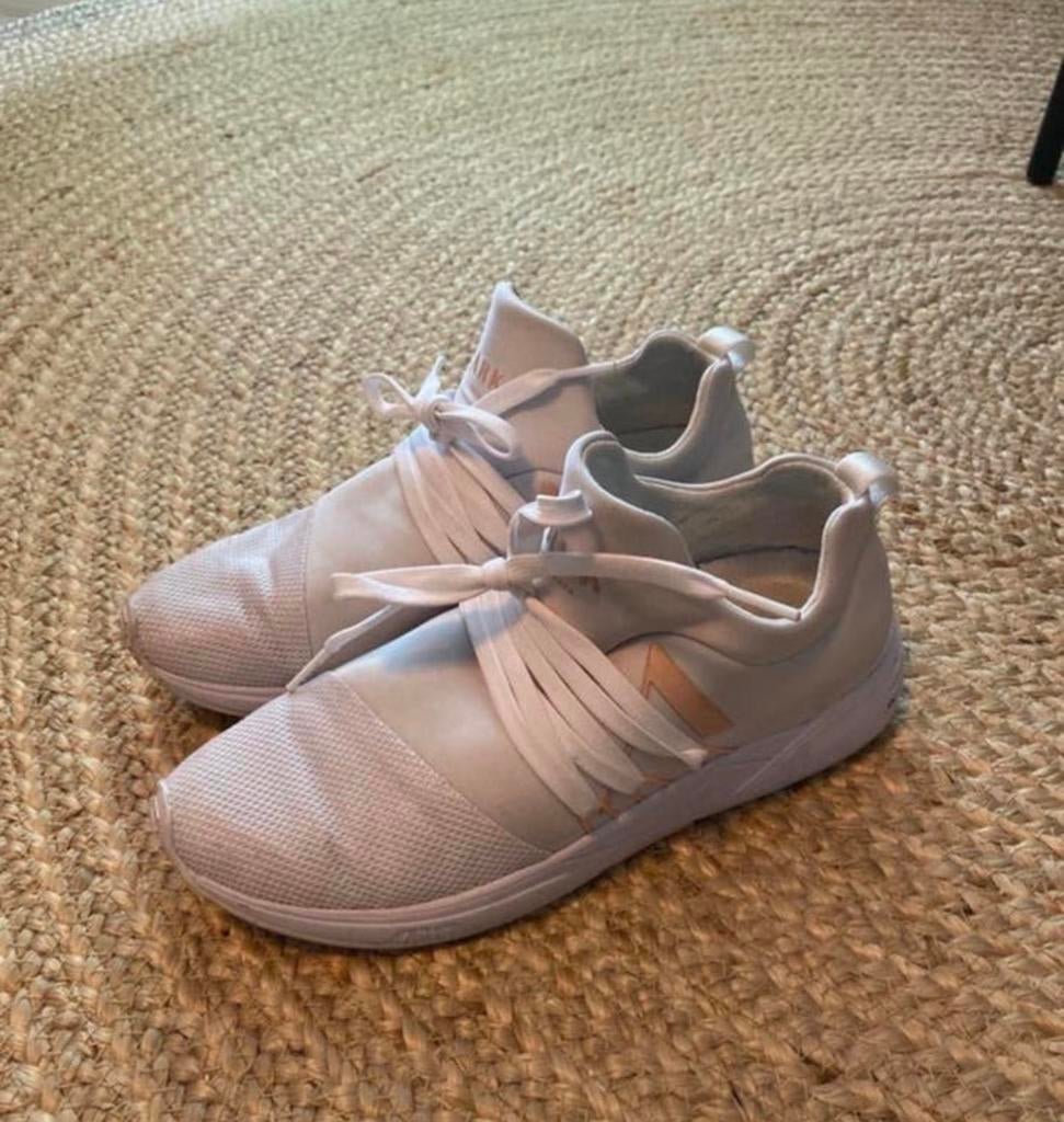 Witte sneakers van ARKK Copenhagen maat 39, Ophalen of Verzenden, Gedragen, Wit, Sneakers of Gympen
