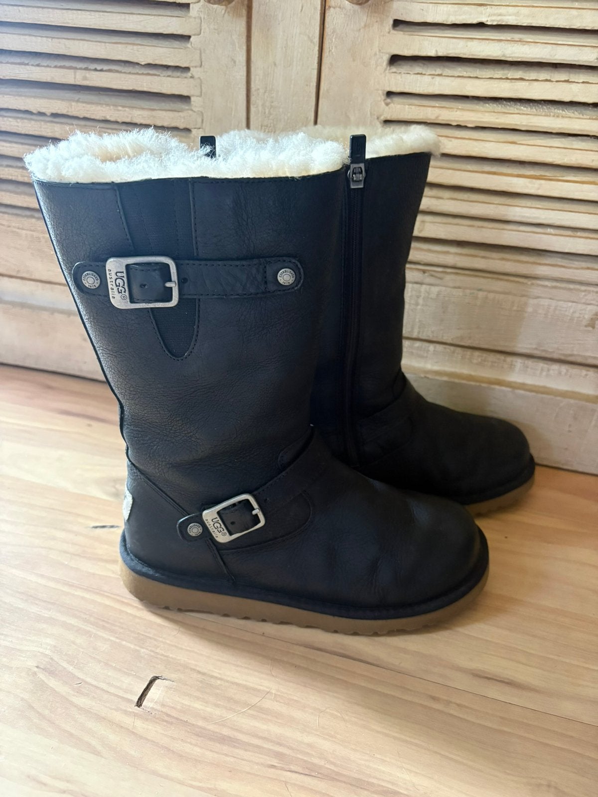 Originele zwaete Ugg Kensington laarzen mt 37, Kleding | Dames, Hoge laarzen, Zwart, Ophalen of Verzenden, Zo goed als nieuw