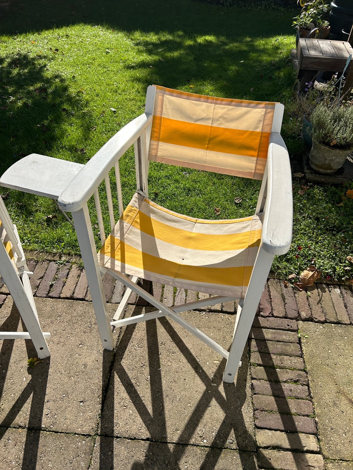 2 Wit houten regisseurstoelen met site tafel, Caravans en Kamperen, Ophalen, Gebruikt, Campingstoel