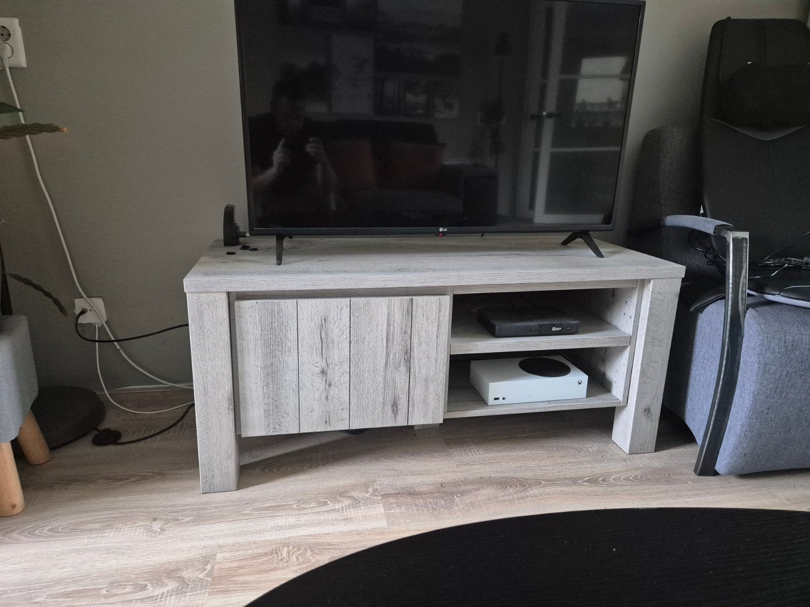 Modern tv-meubel met opbergruimte, Ophalen, Gebruikt, 100 tot 150 cm, Minder dan 100 cm