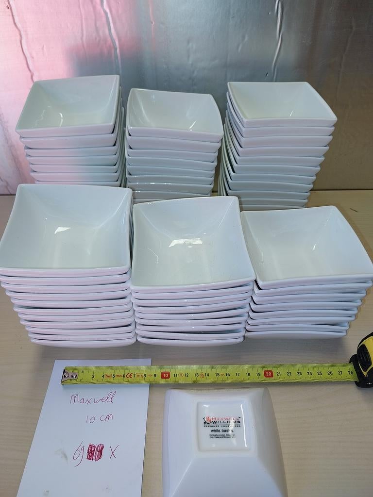 69x Maxwell & Williams White Basics schaaltjes 10cm, Huis en Inrichting, Keuken | Servies, Gebruikt, Schaal of Schalen, Porselein