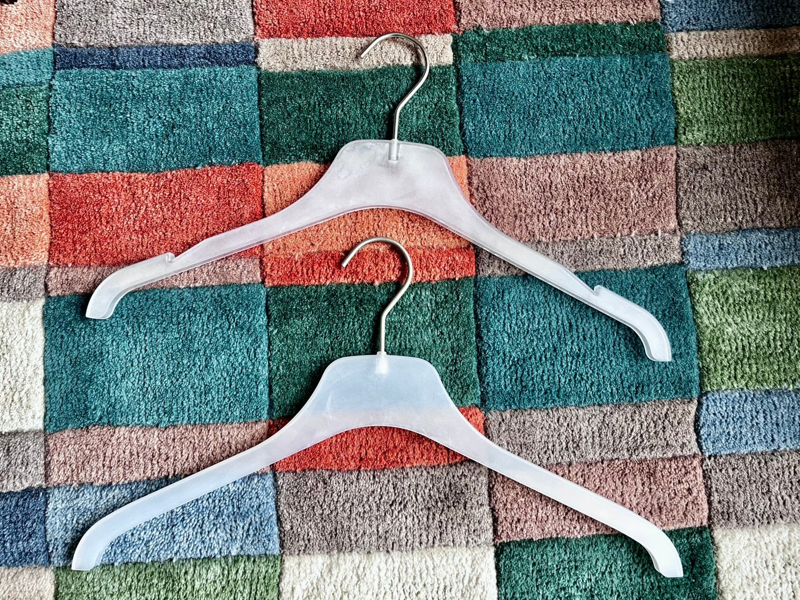 76 design frosted kledinghangers, Ophalen of Verzenden, Gebruikt, Kunststof