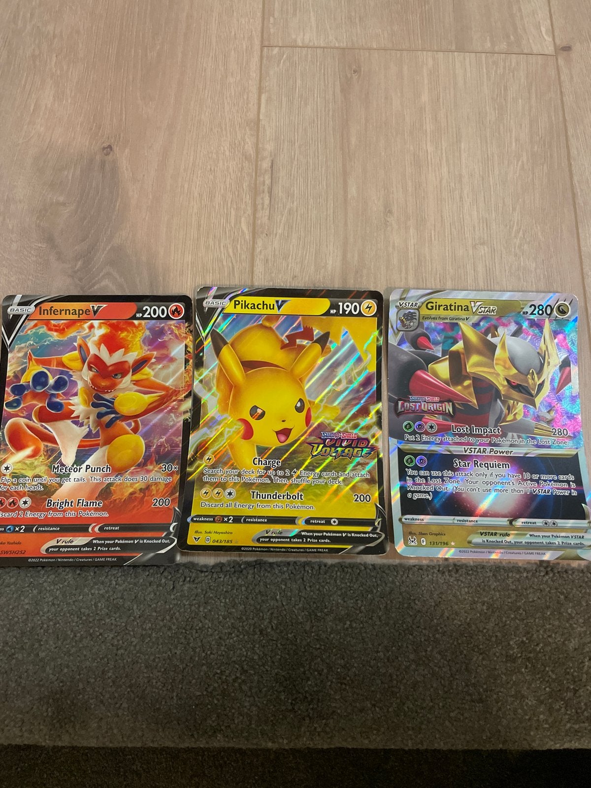 3 Grote Pokémon Kaarten: Infernape V, Pikachu V, Giratina VS, Ophalen of Verzenden, Zo goed als nieuw, Meerdere kaarten