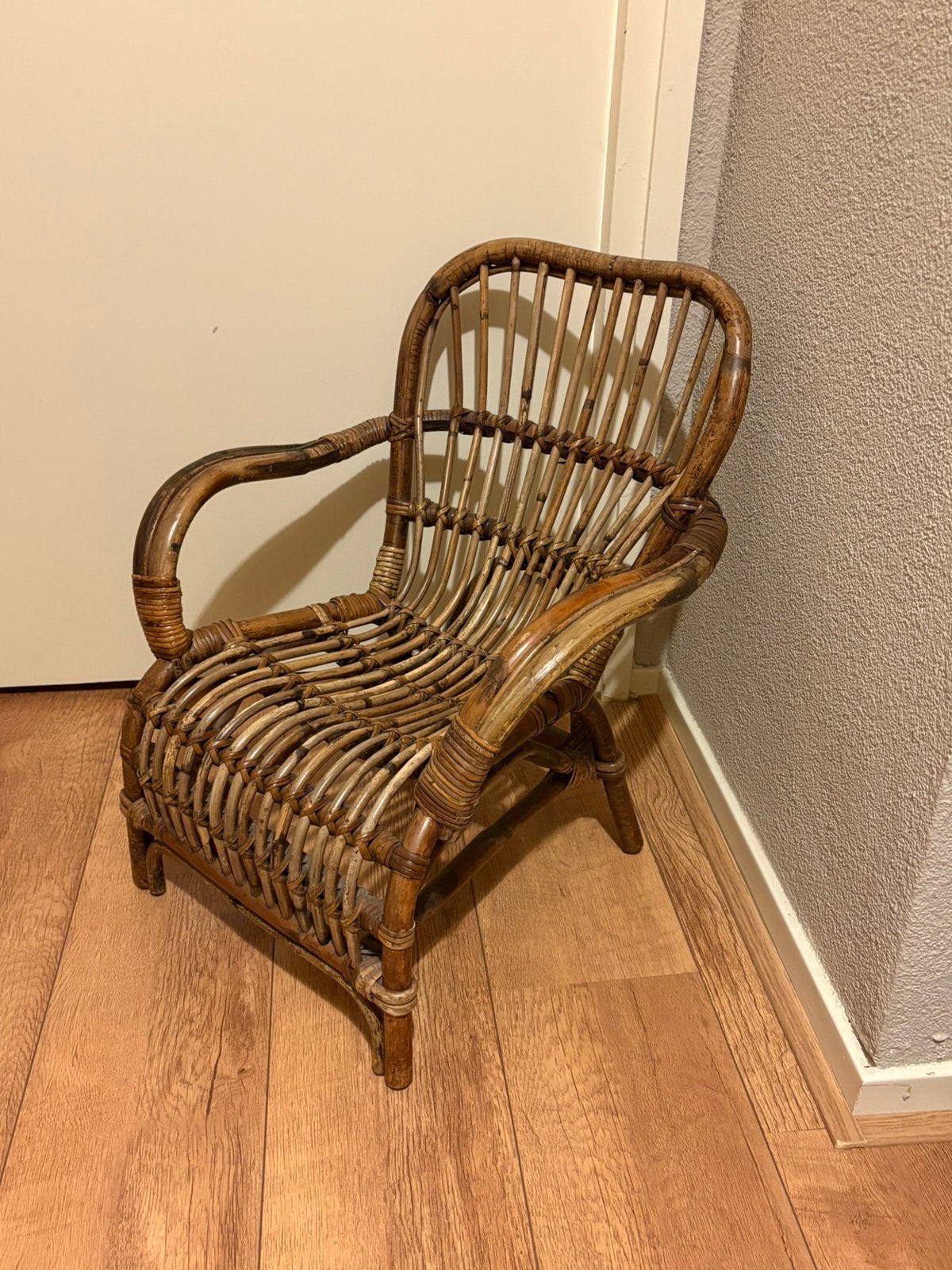 Rotan kinderstoel, Kinderen en Baby's, Kinderkamer | Tafels en Stoelen, Ophalen, Zo goed als nieuw, Stoel(en)