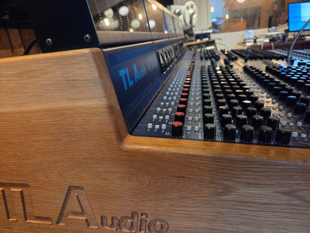 TL Audio VTC 32-Ch /8-Bus Tube Console + Meterbrug & Voeding, Ophalen, Gebruikt, Audio