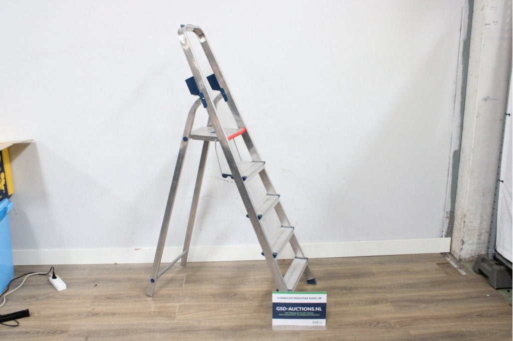 Altrex Aluminium trap met vijf treden, Ophalen of Verzenden, Niet ingevuld, Niet ingevuld, Niet ingevuld
