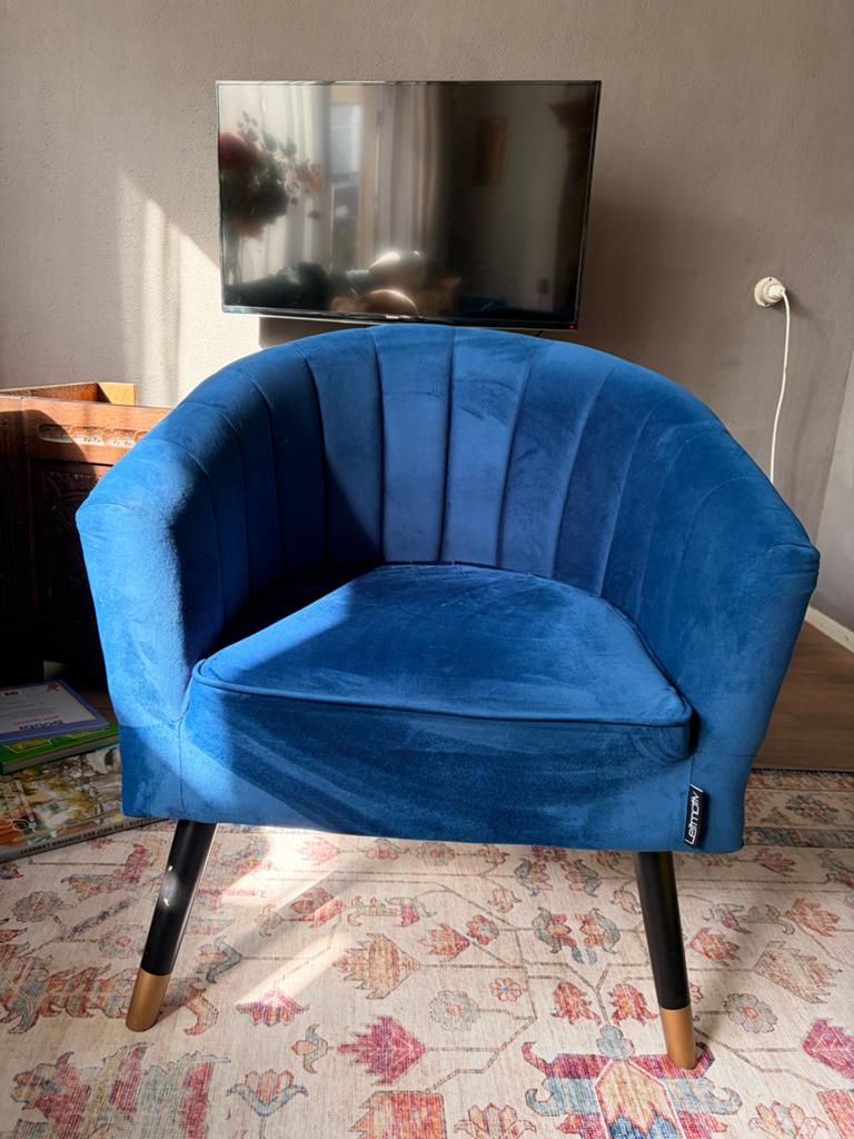 Kleine prijs: Leitmotiv Fauteuil Velvet Blauw, Huis en Inrichting, Ophalen, Blauw, Zo goed als nieuw, Eén