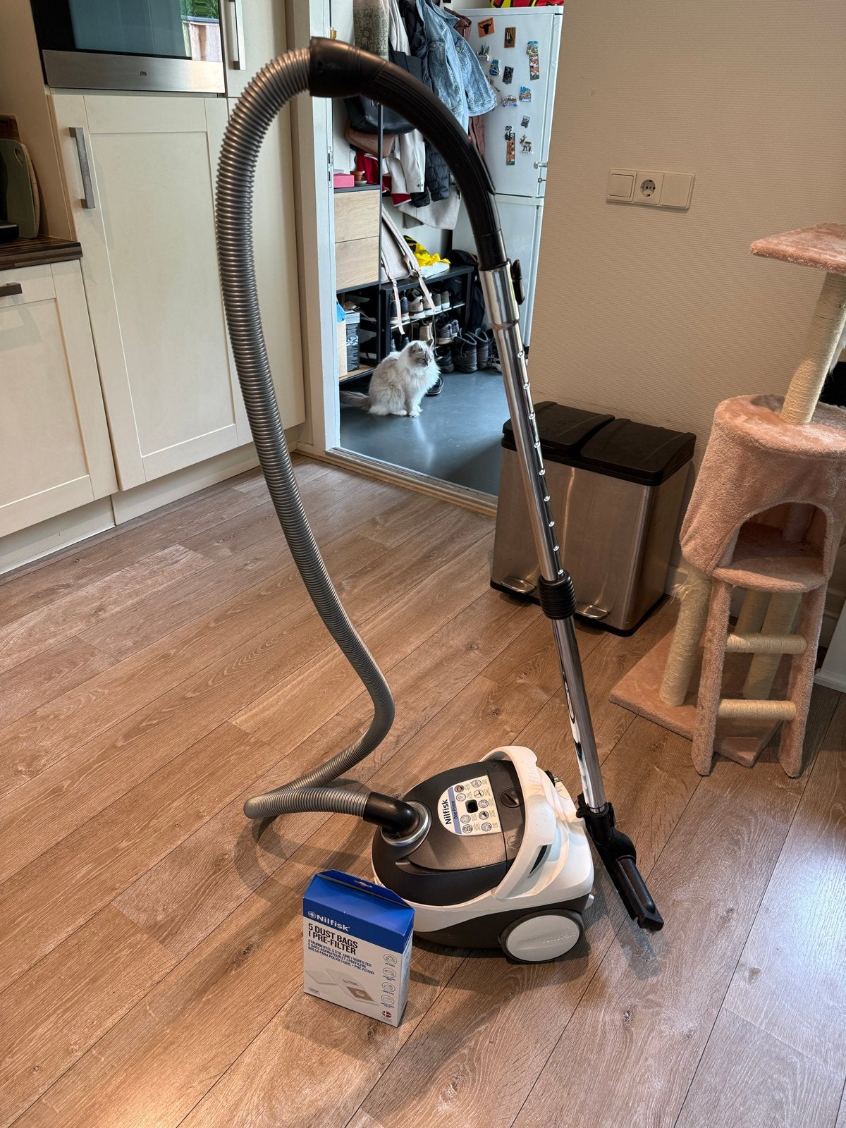 Nilfisk One Prime stofzuiger met extra zakken, Inclusief accessoires, Zo goed als nieuw, Sledestofzuiger, Ophalen