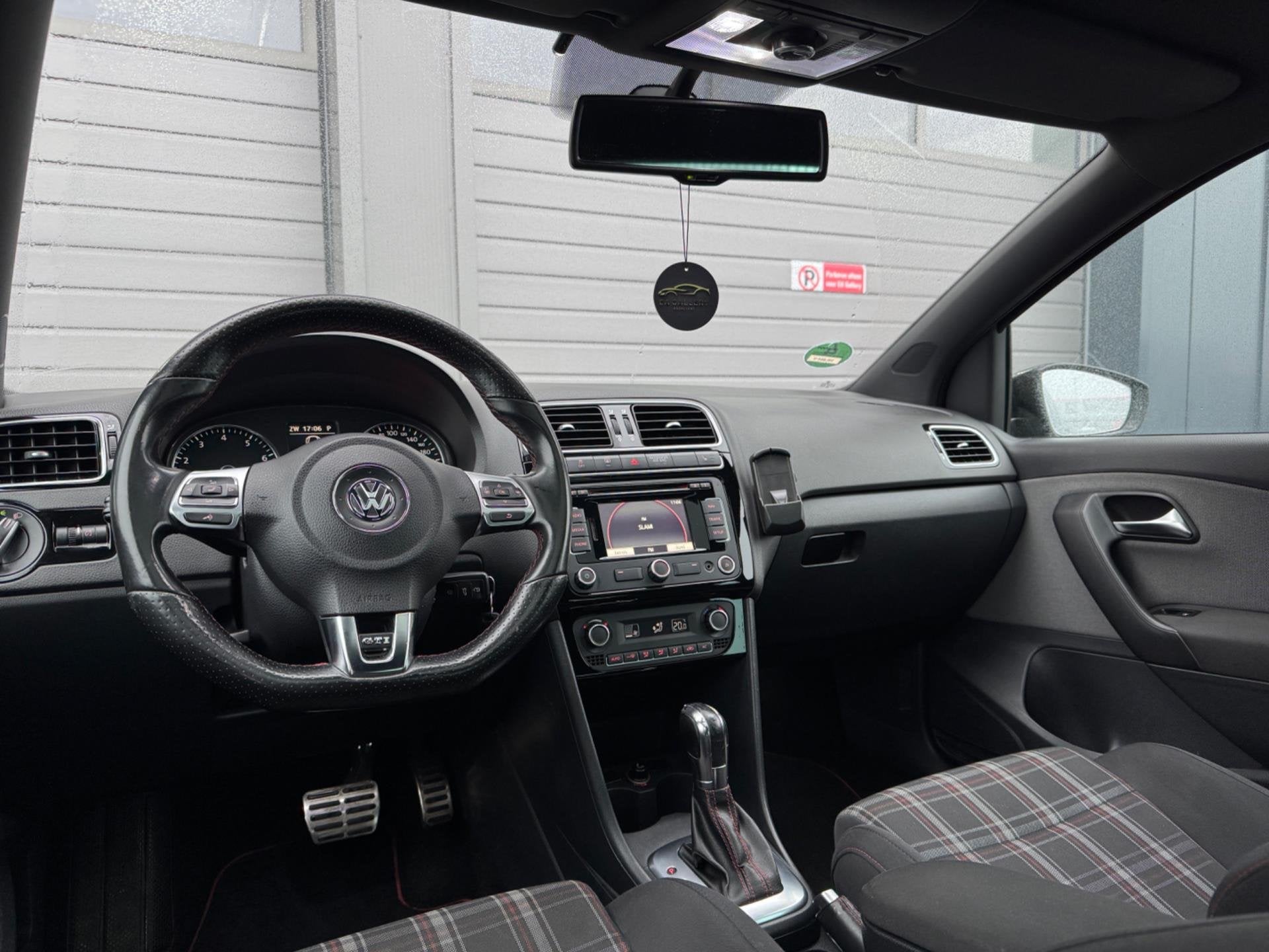 Volkswagen Polo 1.4 TSI GTI DSG 180PK PANO Navi Airco Cruise, Euro 5, 4 cilinders, Automatische klimaatregeling, Zwart