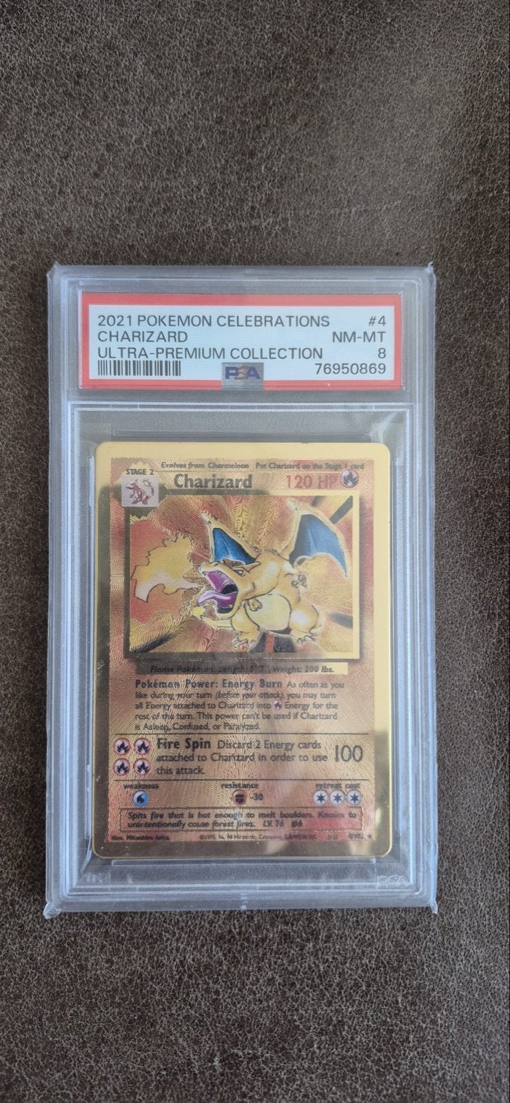 Foto 2 van PSA 8 Charizard 2021 Celebrations Ultra-Premium Collection