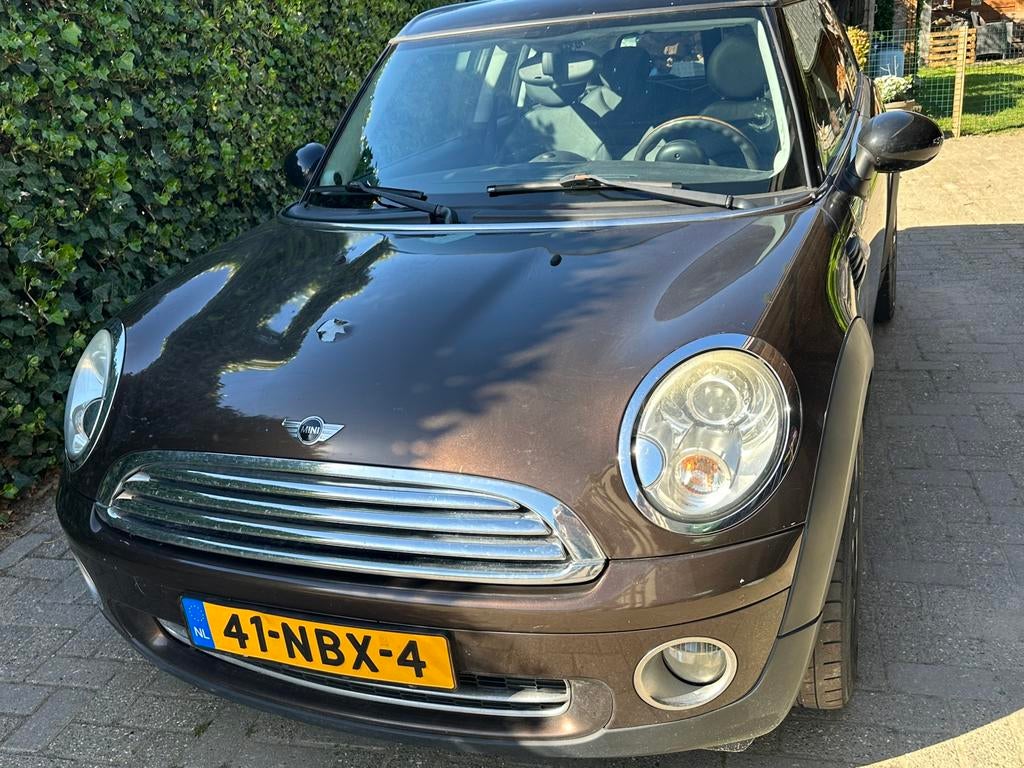 Mini Clubman 1.6 16V Cooper 2009 Bruin, Auto's, Voorwielaandrijving, 4 cilinders, Bruin, 4 stoelen