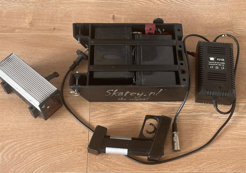 Onderdelen Skatey Elektrisch Skateboard: Lader, Controlle, Sport en Fitness, Skateboarden, Ophalen of Verzenden, Gebruikt