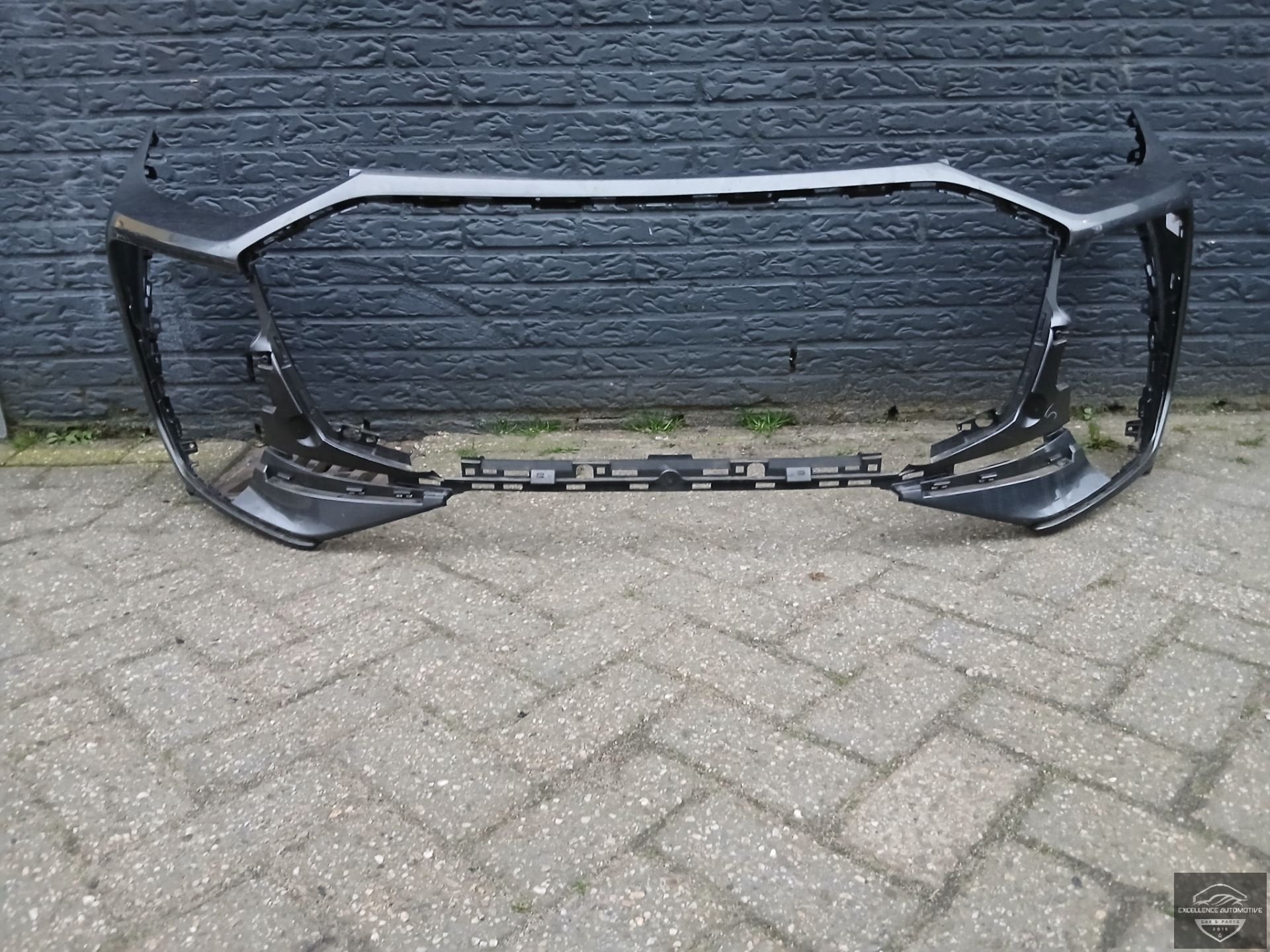Audi Q6 85H E-Tron 24+ S-Line Voorbumper Bumper 6xPDC Origin, Gebruikt, AUDI AG, Auto-Union-Strasse 1
85045  Ingolstadt, DE, Kundenbetreuung@audi.de