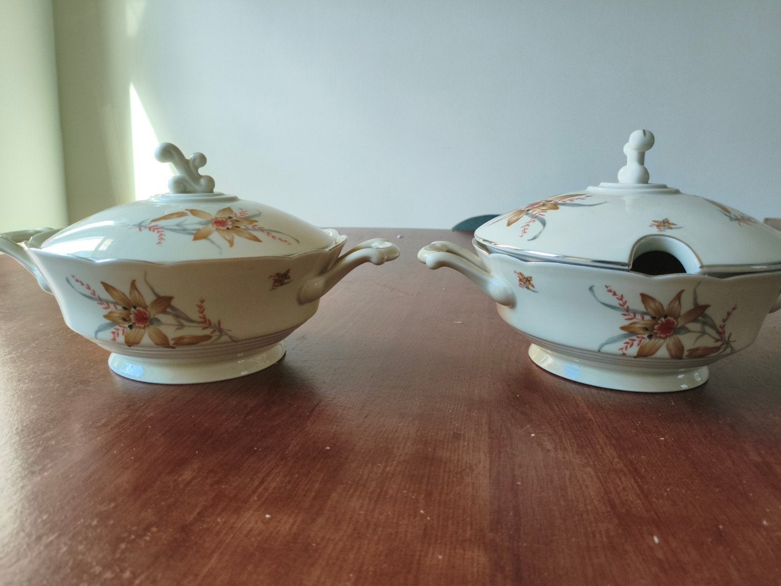 Twee antieke soepterrines van C. Tielsch-Altwasser, Ophalen of Verzenden