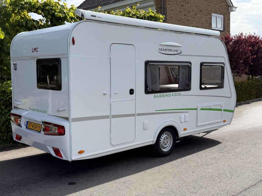 LMC Sassino 430 D Thule luifel,Enduro mover,dwars bed 2022, Caravans en Kamperen, Caravans, Overige typen, Bedrijf, Treinzit, 4 tot 5 meter