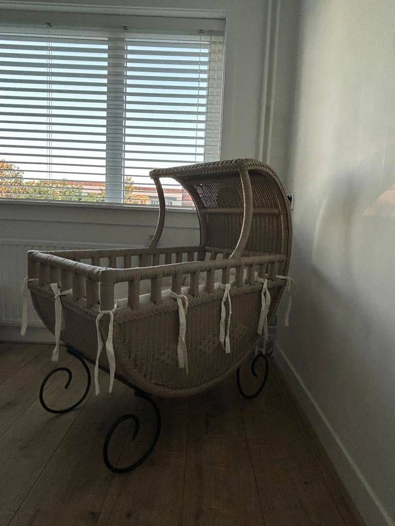 Wiegje van riet + commode, Ophalen, Gebruikt, Wieg