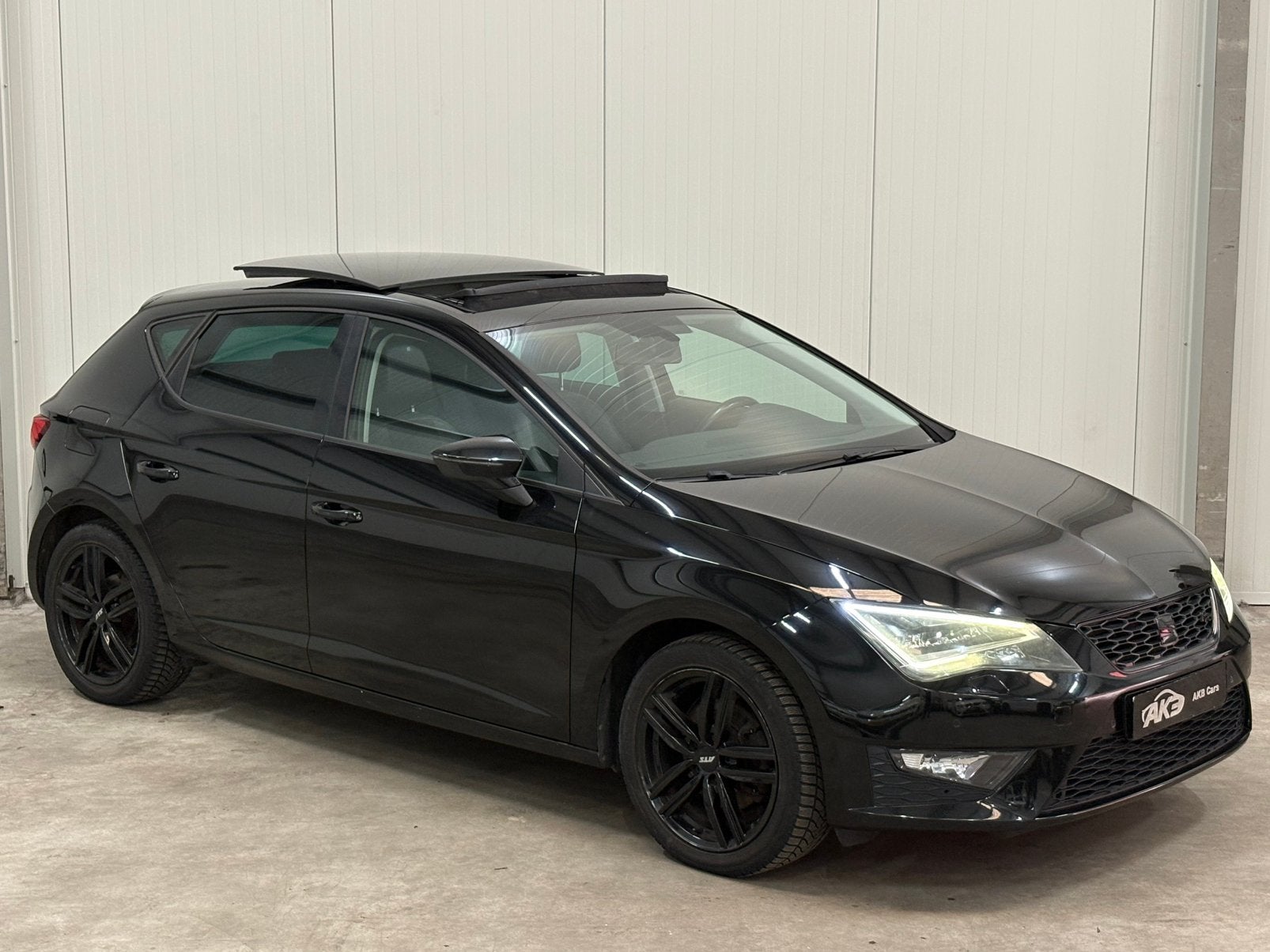 Seat Leon 1.4 TSI FR /AIRCO/PANO/CRUISE/LED/NAVI/ALCANTARA, 125 pk, Zwart, 4 cilinders, Leon