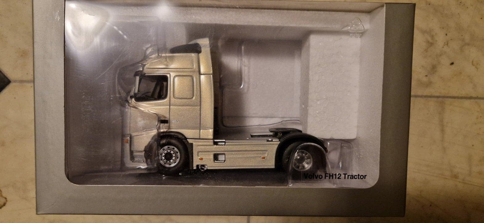 Volvo FH12 Tractor model - Nieuw in doos, Overige merken, 1:32 tot 1:50, Nieuw, Ophalen of Verzenden