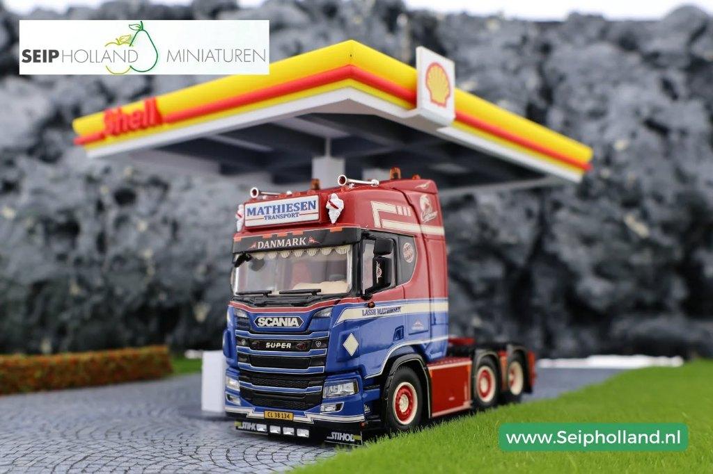 WSI  Lasse Mathiesen Scania R highline 6x2 twinsteer, Info@seipholland.nl, Nieuw, Ophalen of Verzenden, Bus of Vrachtwagen