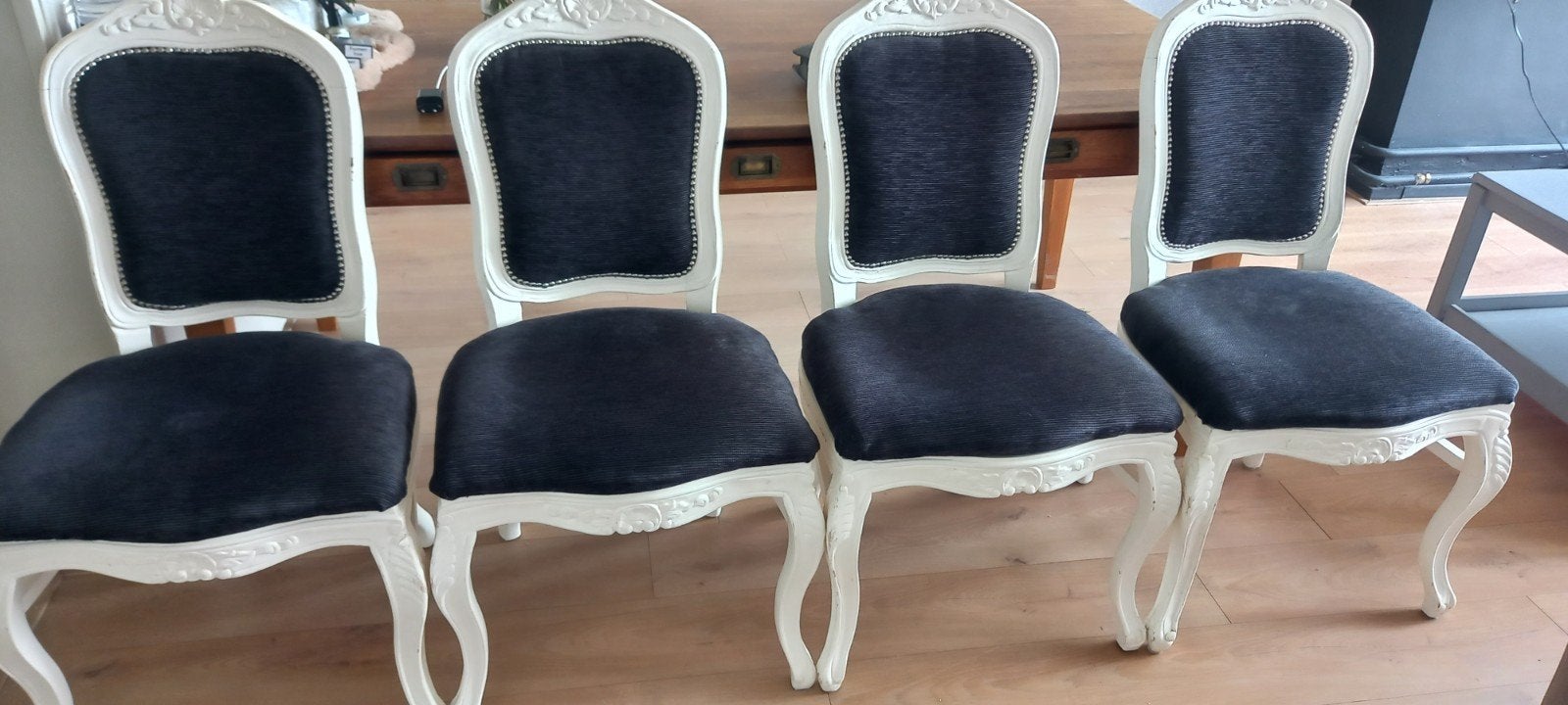 Barok eetkamer stoelen, Ophalen