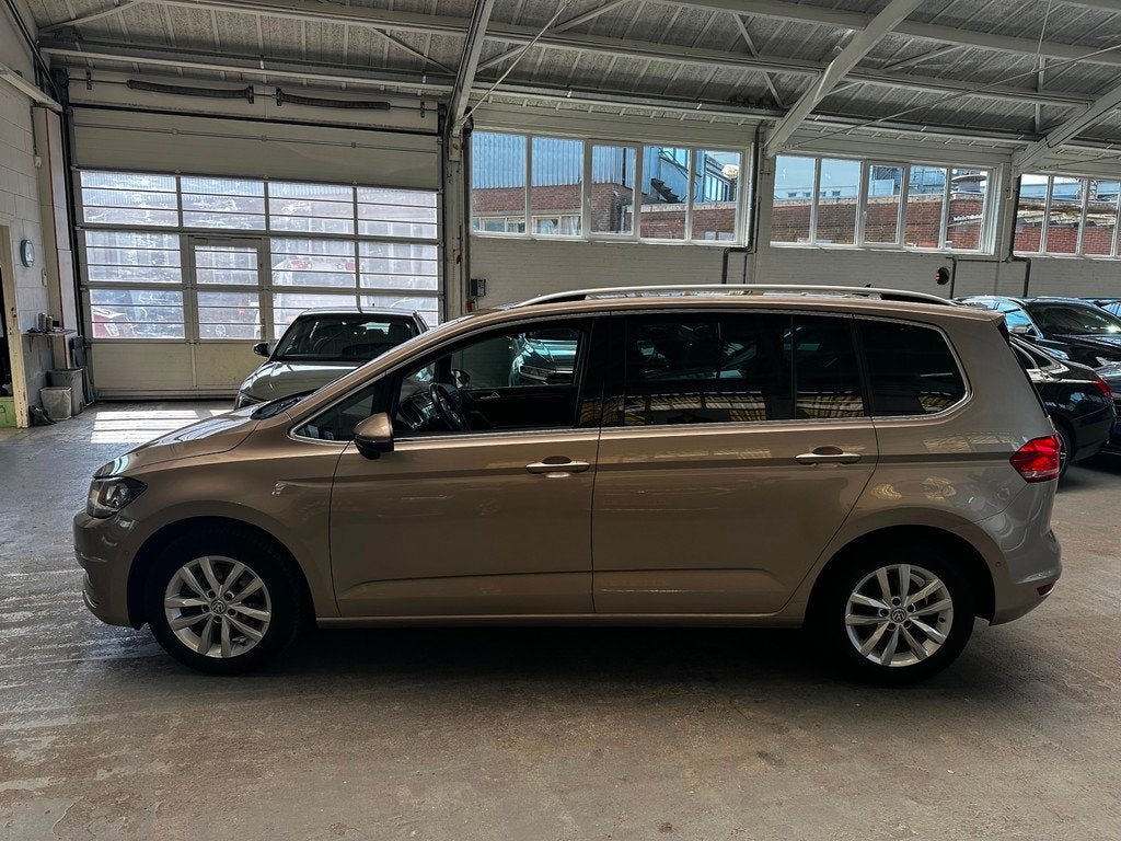 Volkswagen Touran 1.6 TDI SCR Highline, Gebruikt, Zwart, 4 cilinders, 116 pk