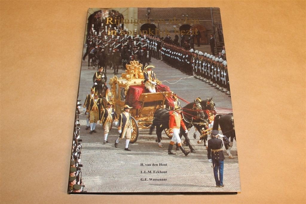 Rijtuigen en sleden — Koninklijke collectie rijk in beeld, Boeken, Ophalen of Verzenden, Zo goed als nieuw