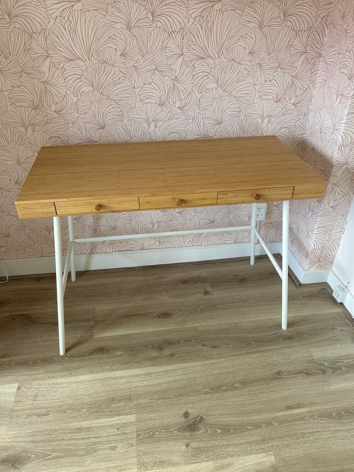 Te koop ikea burea met bamboe bovenblad, Gebruikt, Schoolbureau, IKEA, Ophalen