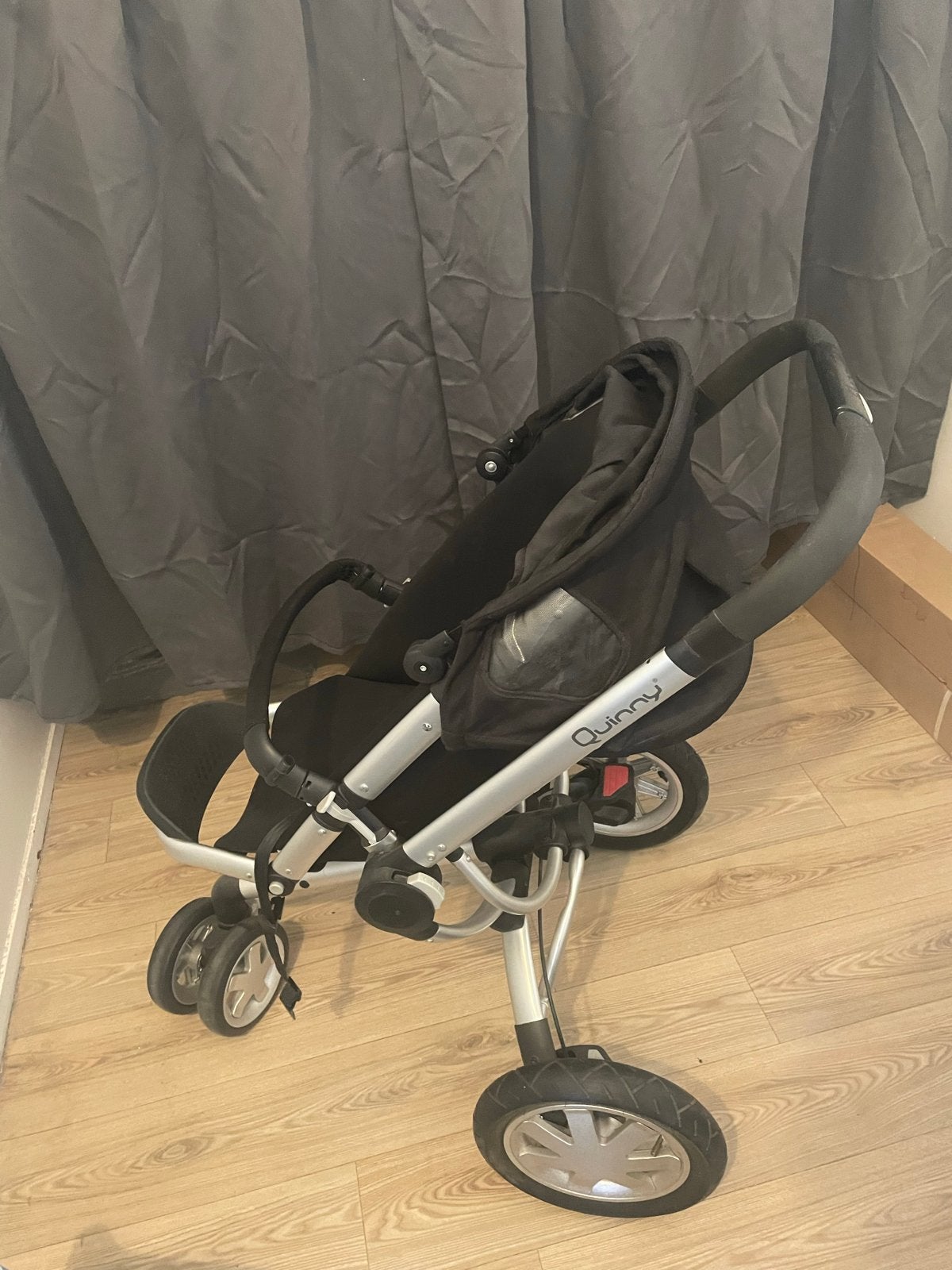 Quinny Buzz Kinderwagen - Zwart en Zilver, Luchtbanden, Quinny, Zo goed als nieuw, Ophalen