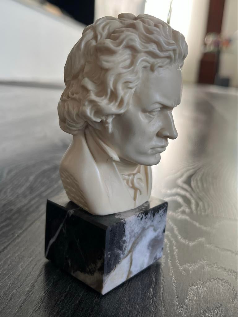 Beethoven buste op marmeren sokkel, Minder dan 20 cm, Buste, Ophalen of Verzenden, Meerkleurig