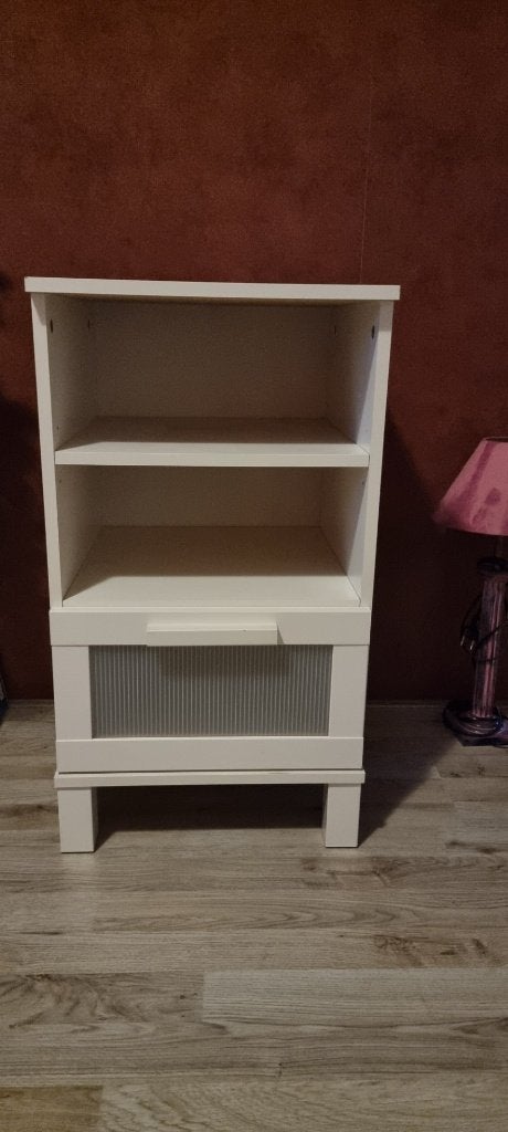 TK: Wit nachtkastje., Huis en Inrichting, Met plank(en), Zo goed als nieuw, Minder dan 100 cm, 25 tot 50 cm