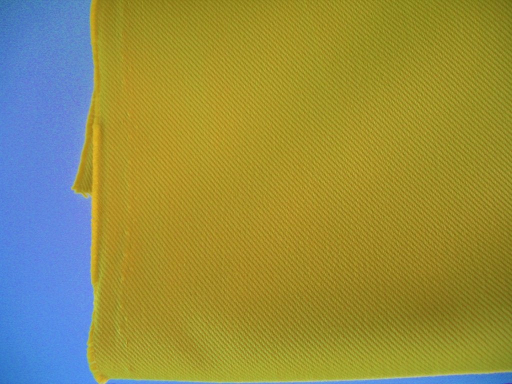 SALE: Kvadrat Relate; geel; 15 meter meubelstof NU 25€ p.m., Overige materialen, 120 cm of meer, Geel, Ophalen of Verzenden