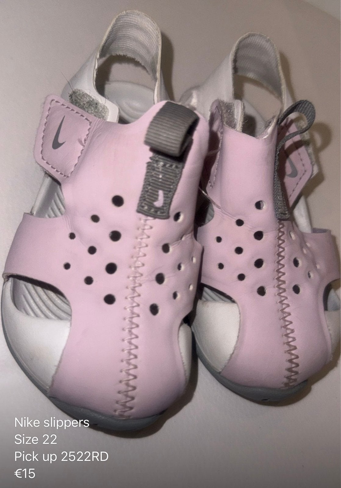 Nike baby slippers, Kinderen en Baby's, Ophalen of Verzenden, Zo goed als nieuw, Jongetje of Meisje, Schoentjes