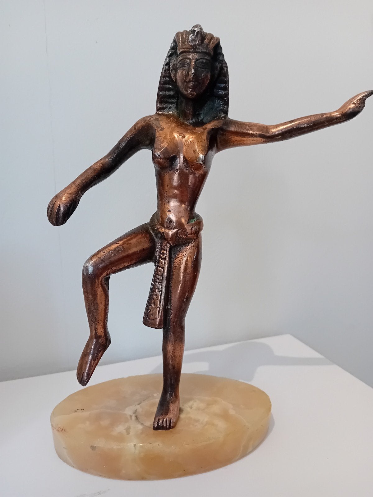 Vintage sculptuur van Faro - Egyptische danseres, Ophalen of Verzenden, 20 - 50 cm, Op sokkel, Beeld