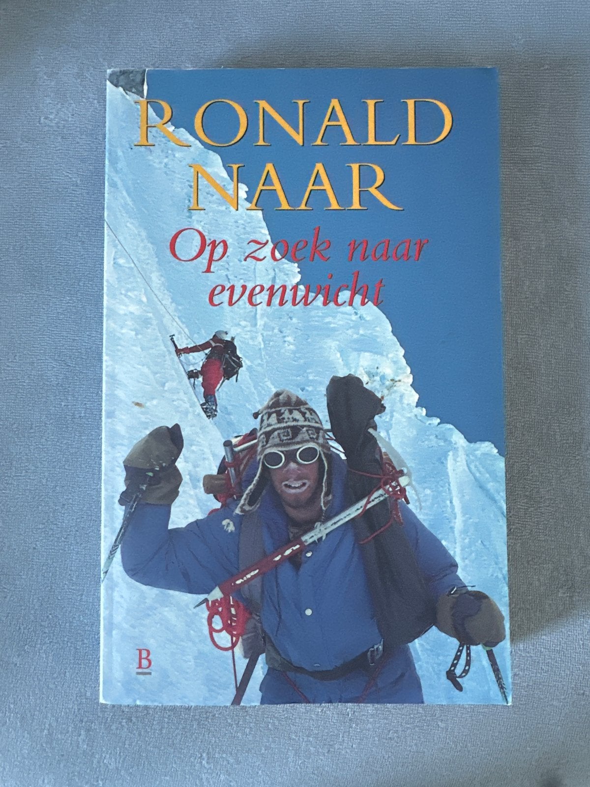 Ronald Naar - Op zoek naar evenwicht (Bergbeklimmen), Ophalen of Verzenden, Gelezen