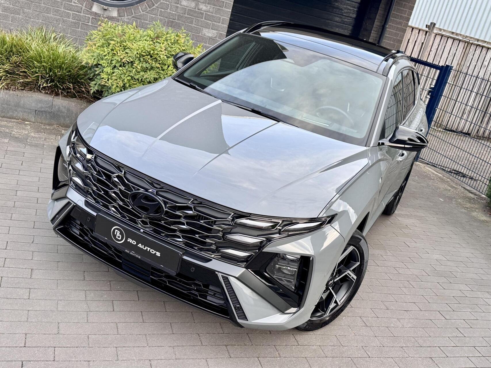 Hyundai Tucson 1.6 T-GDI PHEV N Line Sky 4WD 360 Carplay P, Auto's, Automaat, Dealer onderhouden, Adaptive Cruise Control, Zwart