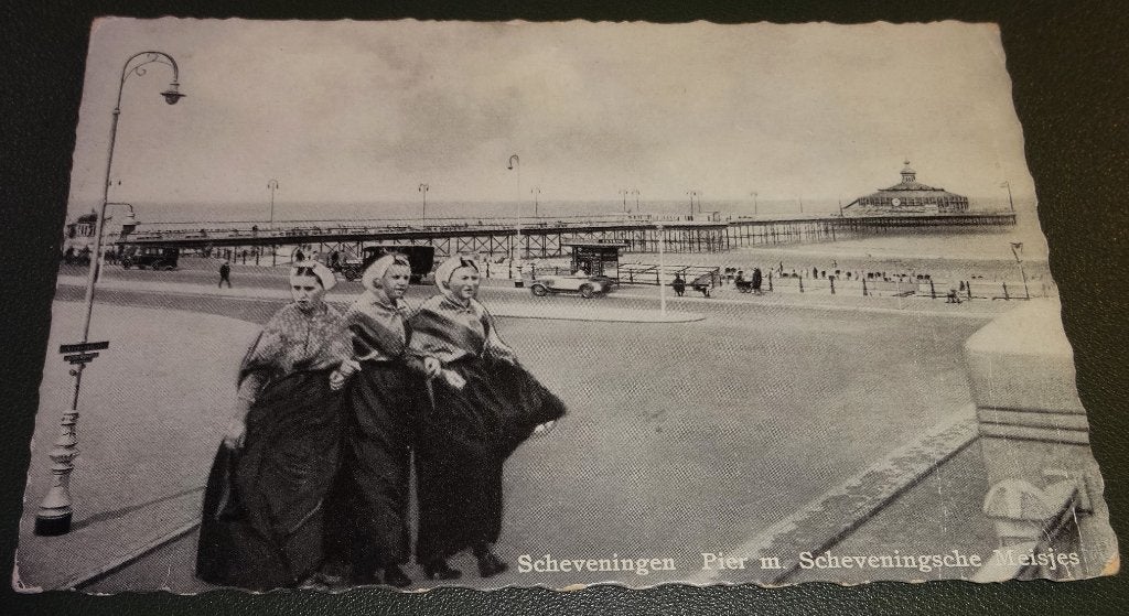 Scheveningen - Pier met Scheveningse Meisjes - KDh02, Verzamelen, Verzenden, 1920 tot 1940, Ongelopen, Zuid-Holland