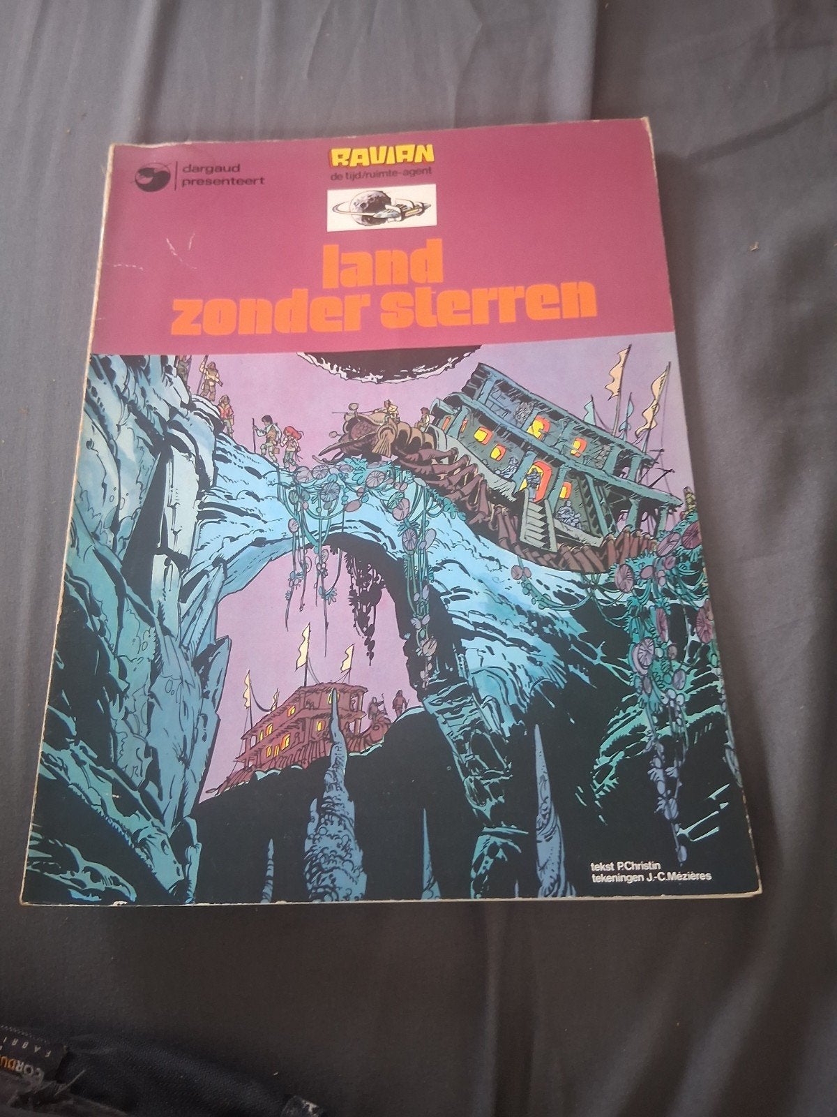 Ravien: Land Zonder Sterren - Dargaud stripboek, Boeken, Stripboeken, Eén stripboek, Ophalen of Verzenden, Zo goed als nieuw, P. Christin, J.-C. Mézières