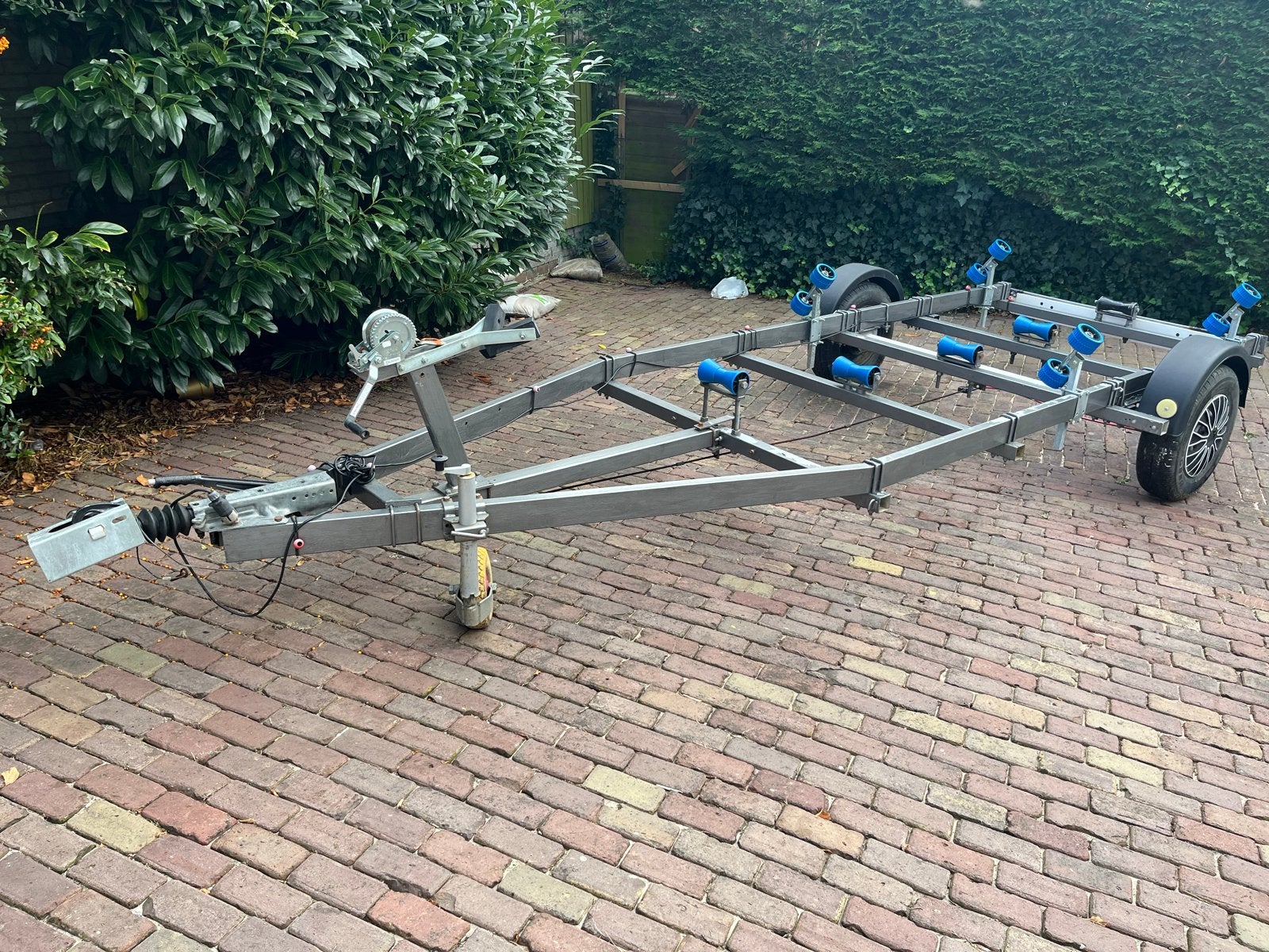 Boottrailer met rollen en verstelbare verlichting, Watersport en Boten, Ophalen, Minder dan 1500 kg, Gebruikt, Sloepentrailer