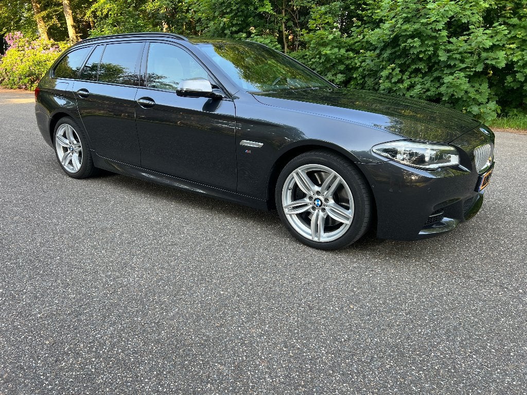 BMW M550 X-Drive 280KW Pano Head-Up Acc Leder Cam Blis FULL, Auto's, Automaat, Euro 6, 2993 cc, 2000 kg