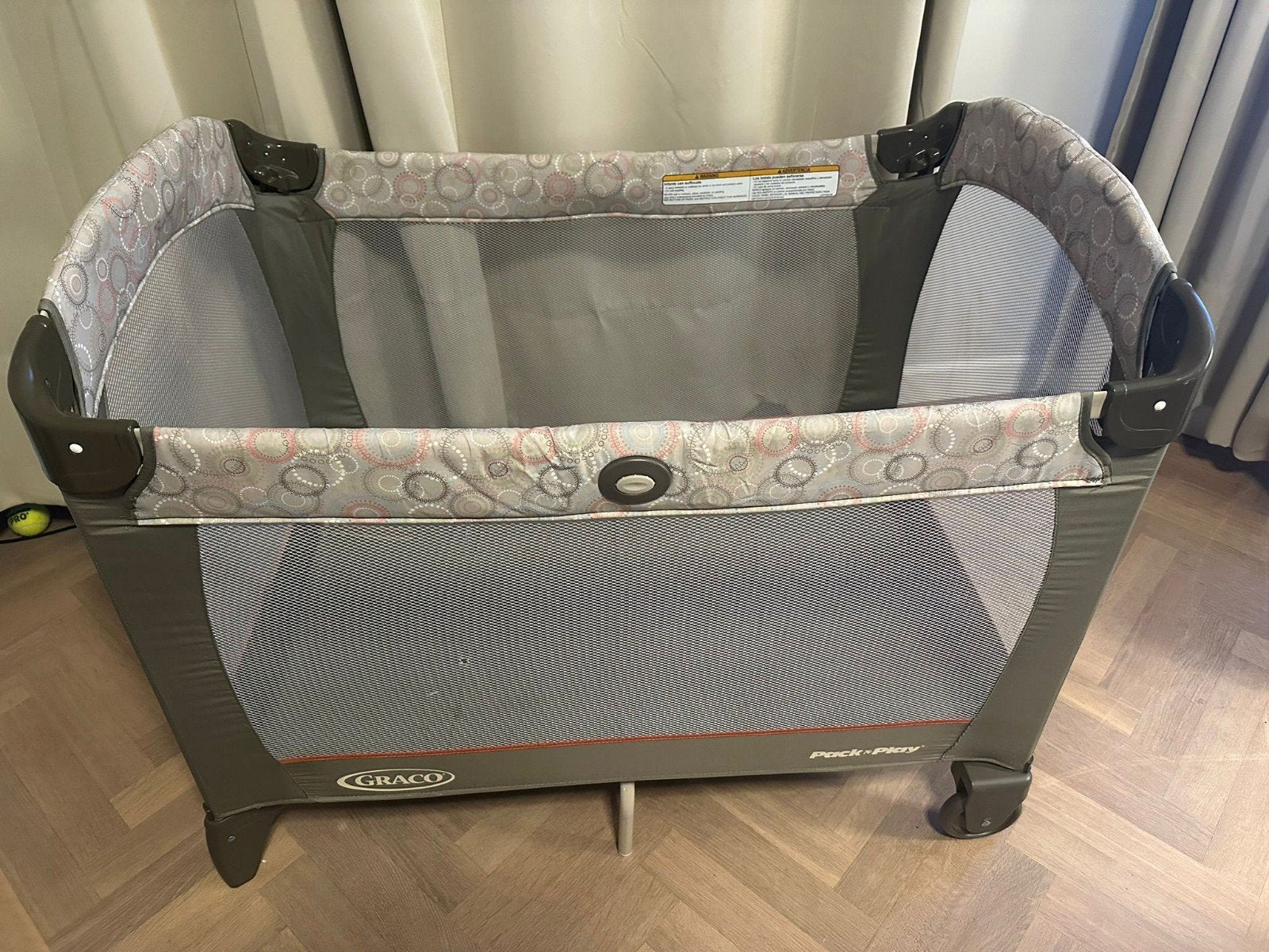 Babybedje en commode, Ophalen of Verzenden, Zo goed als nieuw, Ledikant