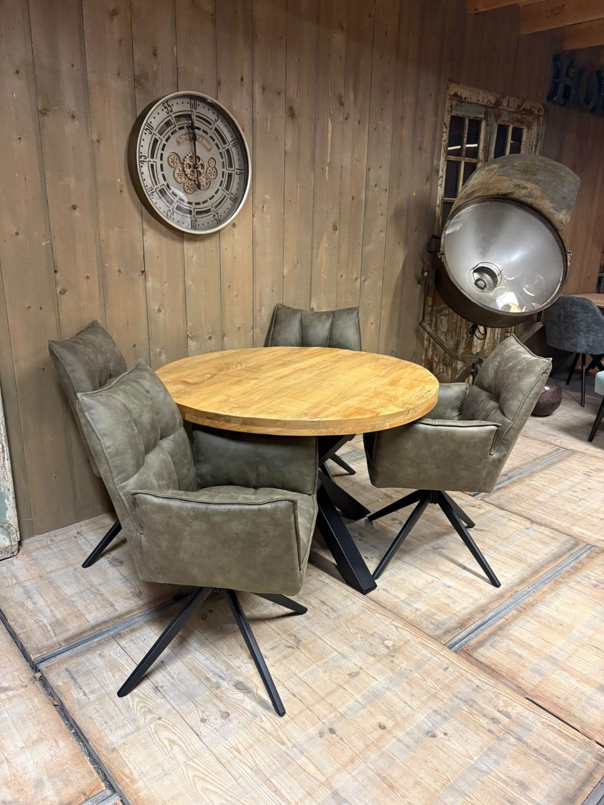Mooie Eetkamerset met Ronde Mango Houten tafel en 4 stoelen, Ophalen of Verzenden
