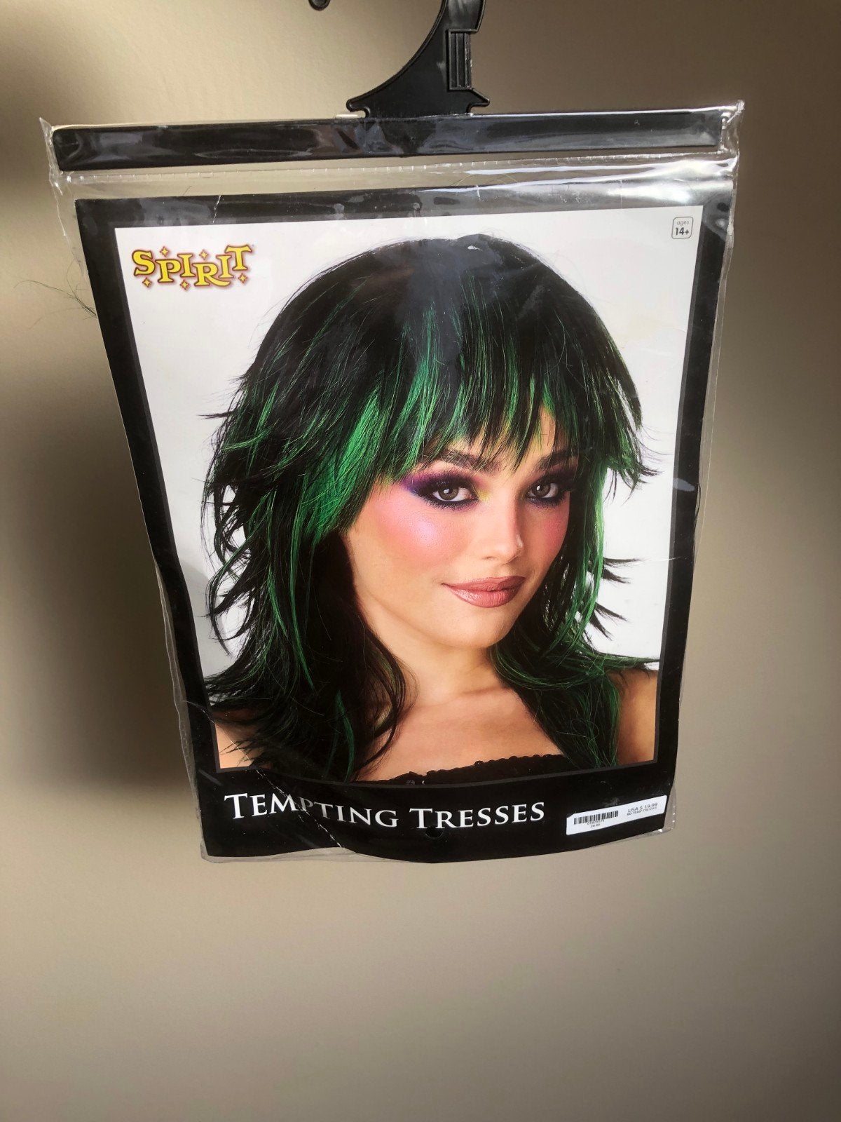 Nieuwe Zwart/Groene Pixie Pruik - Spirit Halloween, Ophalen of Verzenden, Nieuw, Accessoires