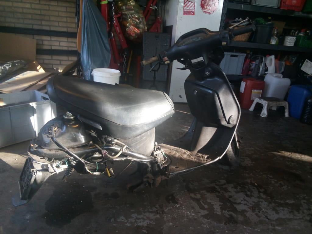 kymco dj frame met 123, Fietsen en Brommers, Brommeronderdelen | Scooters, Ophalen of Verzenden, Gebruikt, Frame, Overige merken